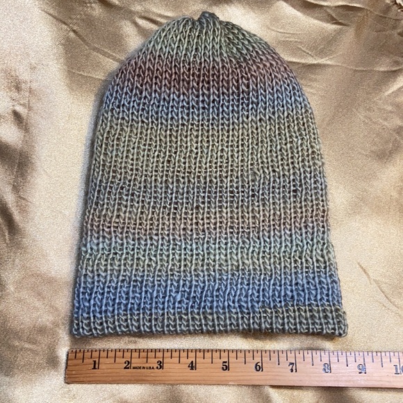 New handmade knitted beanie. - Picture 4 of 5